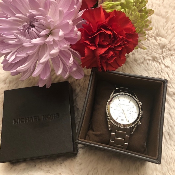 Michael Kors silver watch with crystal detail. - Picture 1 of 3
